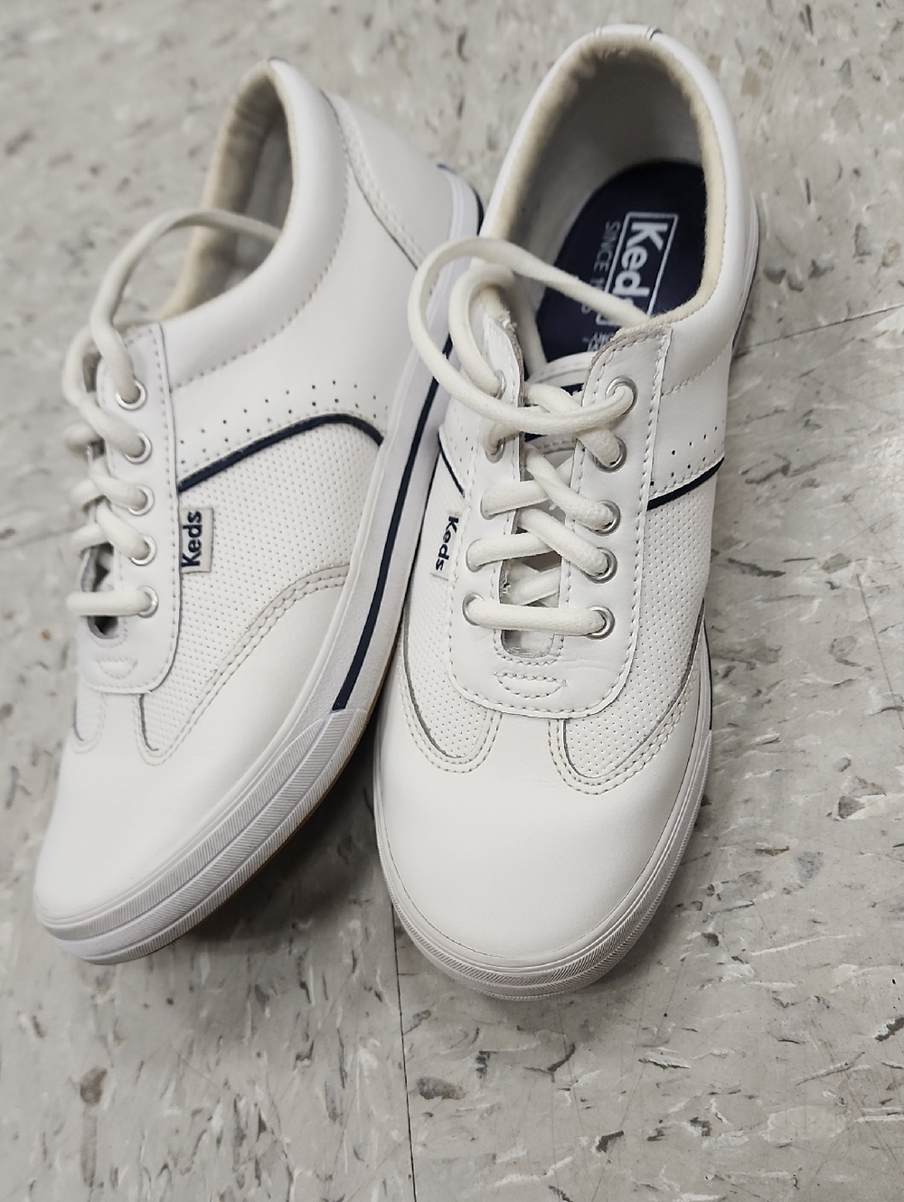 Keds White Low-Top Lace-Up Leather Sneakers with Navy Trim Size 6 Womens